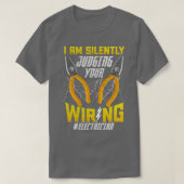Ich beurteile Ihren Drahtleitstrom schweigend T-Shirt (Design vorne)