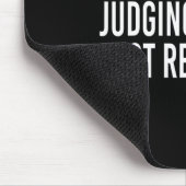 Ich beurteile Sie schweigend, weil ich die Erde D  Mousepad (Ecke)