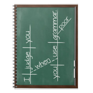 Ich beurteile Sie, wenn Sie schlechte Grammatik Notizblock