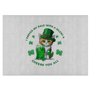 Ich bevorzuge mein Kale mit einem stillen K-Funny  Schneidebrett