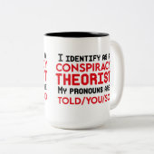 Ich bezeichne mich als Verschwörungstheortikpronom Zweifarbige Tasse (VorderseiteRechts)