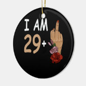 Ich bin 29 plus 1 Mid Finger für einen 30. Geburts Keramik Ornament (Links)