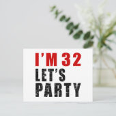 Ich bin 32. Lasst uns Party haben Einladungspostkarte (Stehend Vorderseite)