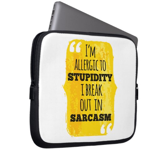Ich bin allergisch gegen die Dummheit, die ich in Laptopschutzhülle (Vorne Rechts)