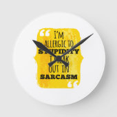 Ich bin allergisch gegen die Dummheit, die ich in Runde Wanduhr (Vorderseite)