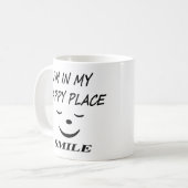 Ich bin an meinem glücklichen Ort mit Smiley Kaffeetasse (Vorderseite Links)