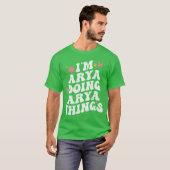 Ich bin Arya und mache Arya-Dinge Retro Groovy Per T-Shirt (Vorne ganz)