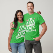 Ich bin Arya und mache Arya-Dinge Retro Groovy Per T-Shirt (Unisex)