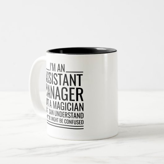 Ich bin Assistenzmanager, kein Magier, aber ich ka Zweifarbige Tasse (Vorderseite Links)