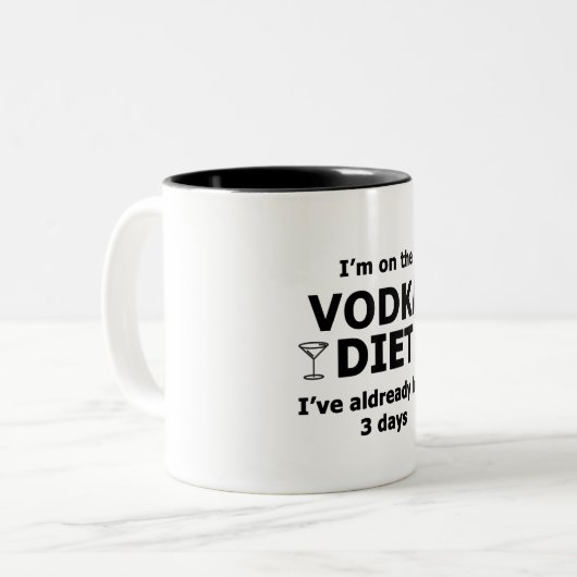 Ich bin auf der Vodka-Diät Zweifarbige Tasse (Vorderseite Links)