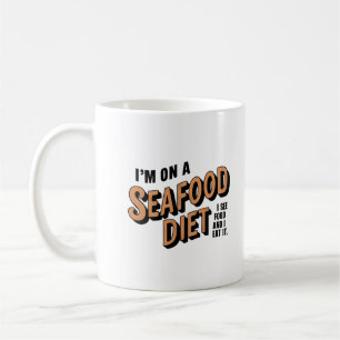 Ich bin auf Meeresfrüchte-Diät. Ich sehe Essen und Kaffeetasse