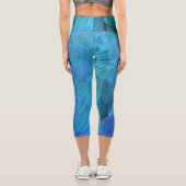 Ich bin blau - Papageienfedern nah Capri Leggings (Rückseite)