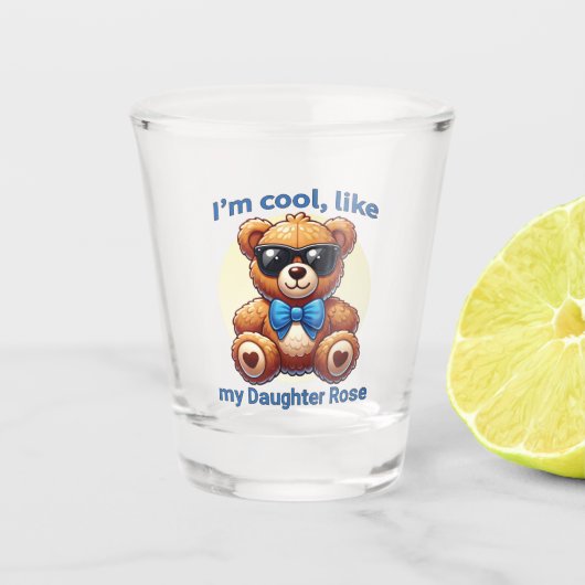 Ich bin Cooler Teddy Bär mit Blue Bow, anpassbar Schnapsglas (Vorderseite)
