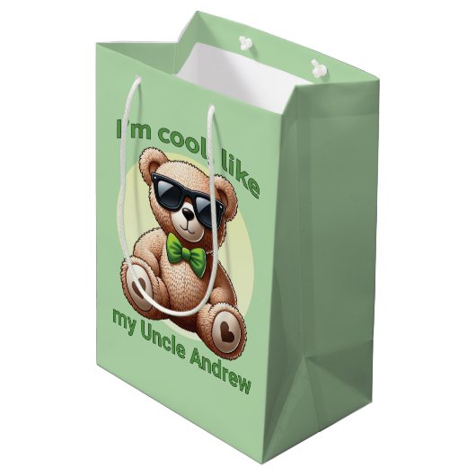 Ich bin Cooler Teddybär mit einem grünen Bow, der Mittlere Geschenktüte (Rückseite Schrägansicht)