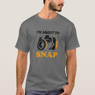 Ich bin dabei, Fotografen von Kameras zu fotografi T-Shirt