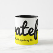 Ich bin dankbar Farbblock Gelb Schwarz und Weiß Tasse (Zentrum)