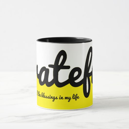 Ich bin dankbar Farbblock Gelb Schwarz und Weiß Tasse (Zentrum)