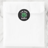 Ich bin das Geschenk - Funny Ugly Weihnachts-Sweat Runder Aufkleber (Tasche)