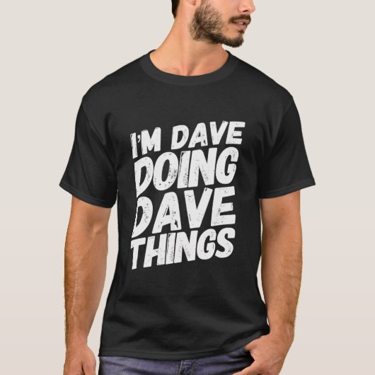 Ich bin Dave, der etwas Dave macht, Personalisiert T-Shirt (Vorderseite)