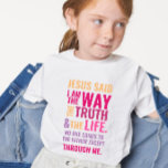 Ich bin der T - Shirt der Wids in hellen Farben<br><div class="desc">Christlicher T - Shirt mit dem biblischen Vers von Johannes 14:6 Jesus sagte ihm: "Ich bin der Weg, die Wahrheit und das Leben. Niemand kann zum Vater kommen, außer durch mich." Die Verse sind in orangefarbenen und rosafarbenen Farben und in gemischter Kalligraphie & minimalistischer Typografie. Dieses trendige, moderne Design ist...</div>