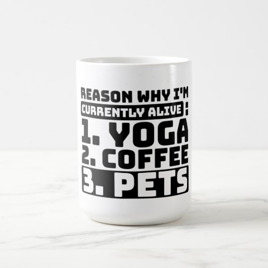 Ich bin derzeit live Yoga, Coffe, Haustiere lustig Kaffeetasse (Mittel)