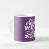 Ich bin die EHEFRAU DES STOLZEN RICHTERS Kaffeetasse (Vorderseite Links)
