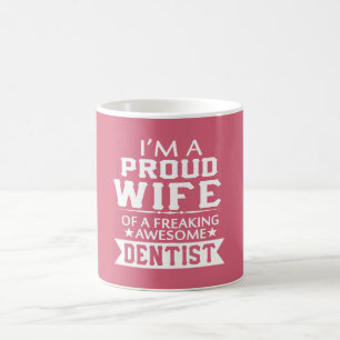 Ich bin die EHEFRAU DES STOLZEN ZAHNARZTES Kaffeetasse