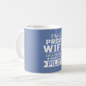 Ich bin die EHEFRAU EINES STOLZES PILOT Kaffeetasse (Vorderseite Links)