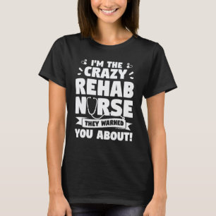 Ich bin die verrückte Reha-Krankenschwester, vor d T-Shirt