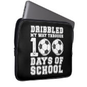 Ich bin durch 100 Tage Schulsoccer gejagt Laptopschutzhülle (Vorne Rechts)