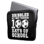Ich bin durch 100 Tage Schulsoccer gejagt Laptopschutzhülle (Vorderseite Links)