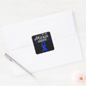 Ich bin ein Ataxia Warrior Blue Ribbon Awareness T Quadratischer Aufkleber (Umschlag)