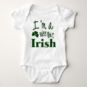 Ich bin ein bisschen irisch, St Patricks Day Baby Strampler (Vorderseite)