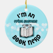 Ich bin ein Erica Stevens Book Nerd Keramik Ornament (Hinten)