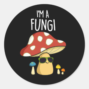 Ich bin ein Fungi Funny Mushroom Pun Dark BG Runder Aufkleber