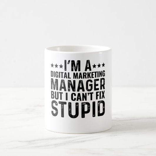 Ich bin ein Manager für digitales Marketing, aber Kaffeetasse (Mittel)
