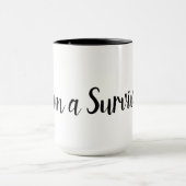 ICH BIN EIN ÜBERLEBENDER Typografie schwarz positi Tasse (Zentrum)