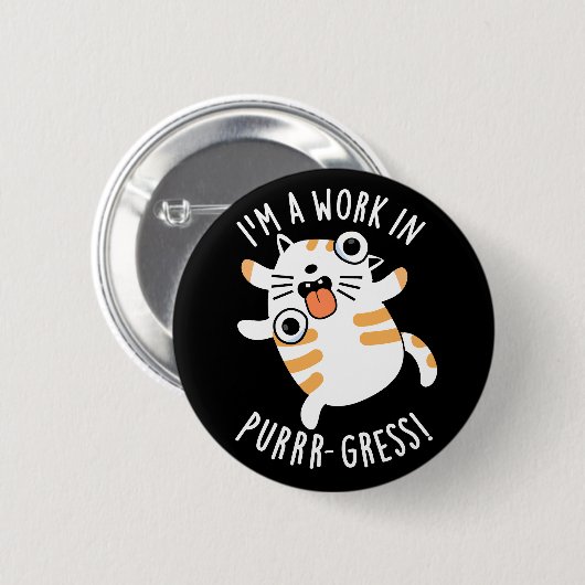 Ich bin ein Werk in Purr-gress Funny Cat Pun Dark  Button (Vorne & Hinten)