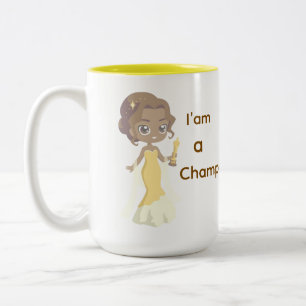 Ich bin eine Champion-Frau in der Tasse des Gelben