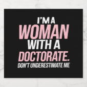 Ich bin eine Frau mit einem Doktoratsarzt, der ein Bierflaschenetikett (Einzelnes Label)