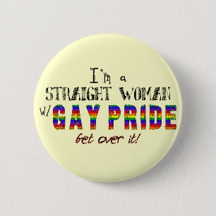 Ich bin eine gerade Frau mit GAY PRIDE Button