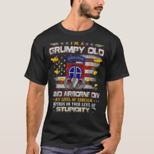 Ich bin eine glühende alte 82. Im Flugzeug Divisio T-Shirt
