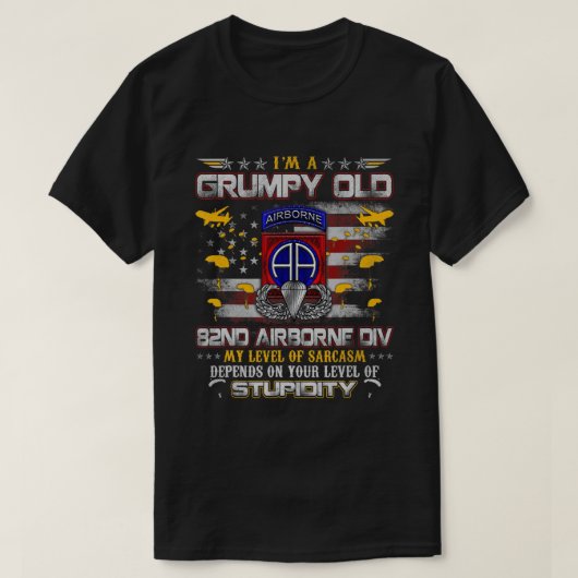 Ich bin eine glühende alte 82. Im Flugzeug Divisio T-Shirt (Design vorne)