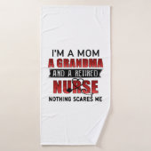 Ich bin eine Mama ein Oma und eine ermüdete Kranke Badehandtuch (Badehandtuch)