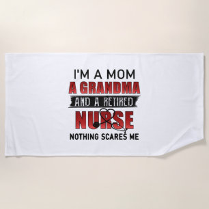 Ich bin eine Mama ein Oma und eine ermüdete Kranke Strandtuch
