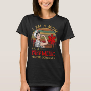 Ich bin eine Mama und eine paramedizinische nichts T-Shirt