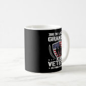 Ich bin eine Mutter, Oma und Veteran, nichts übert Kaffeetasse (VorderseiteRechts)