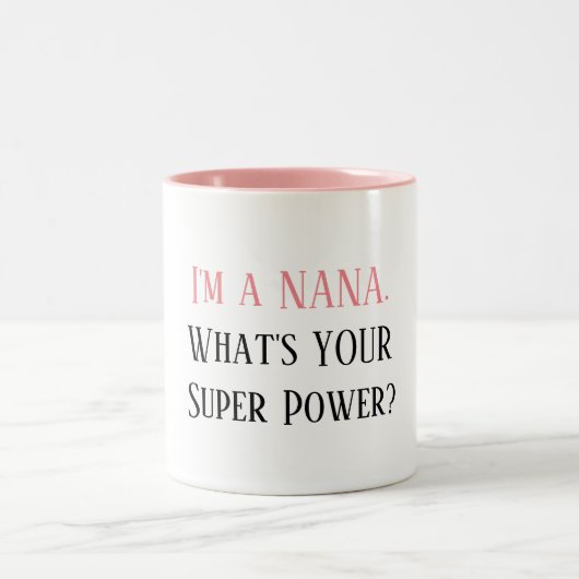 Ich bin eine Nana. Was ist Ihr SuperPower? Zweifarbige Tasse (Mittel)