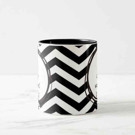 Ich bin eine sonderbare Dame Zweifarbige Tasse (Mittel)