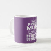 Ich bin EINE STOLZE MAMA DER SOFTWARE ENGINEERS Kaffeetasse (Vorderseite Links)